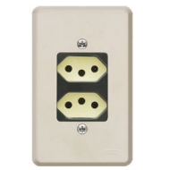 Fame Tomada dupla  2P + T   10 Amp.   2200     PB